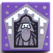 Деталь Лего Плитка 2 х 2 С Декором Гарри Поттер Шоколадная Лягушка Альбус Дамблдор Серебрянный Фон Цвет Темно-Фиолетовый